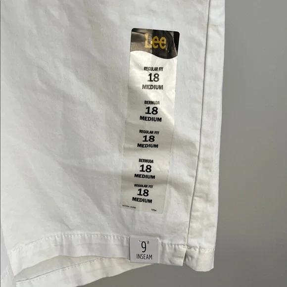 NWT Lee White Flat Front Chino Shorts Regular Fit Mid Rise 9” Inseam Size 18 - Picture 2 of 6